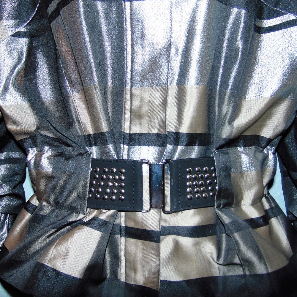 Metallic Silver Colorblock Cropped Jacket - Picture 2 of 4